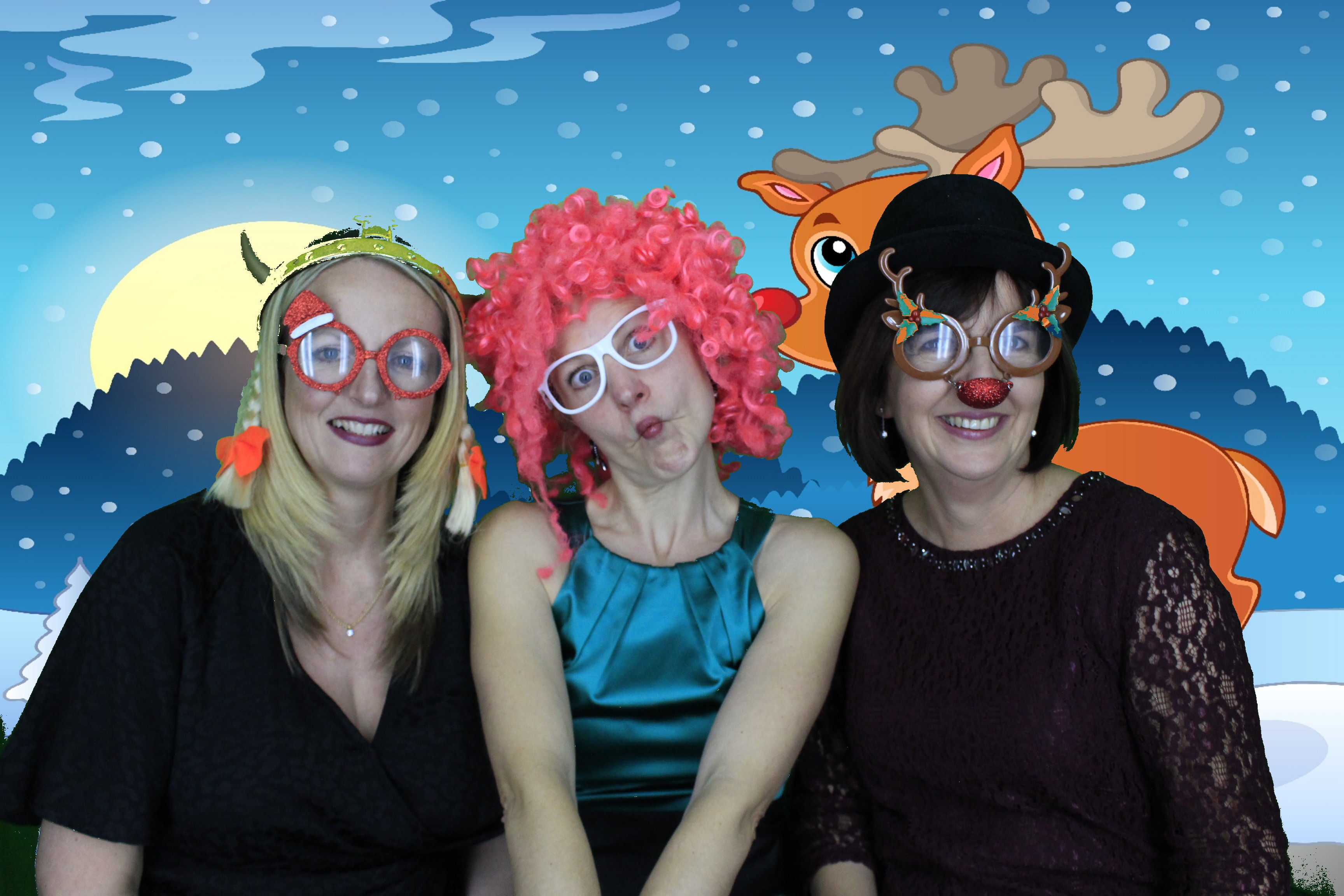 Silvermere Christmas Party  | View more photos from the event at gallery.myphotoboothexperience.co.uk/u/MyPhotoBoothExperienceLtd/Silvermere-Christmas-Party-0
